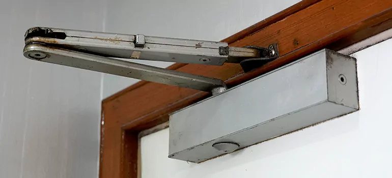 Door Closer Setup in Saint-Jean-de-Brebeuf, QC