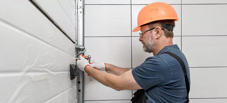 Commercial Garage Door Repair in Mauricien, QC