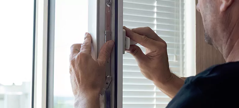 Custom Hopper Windows in Saint-Boniface, Quebec