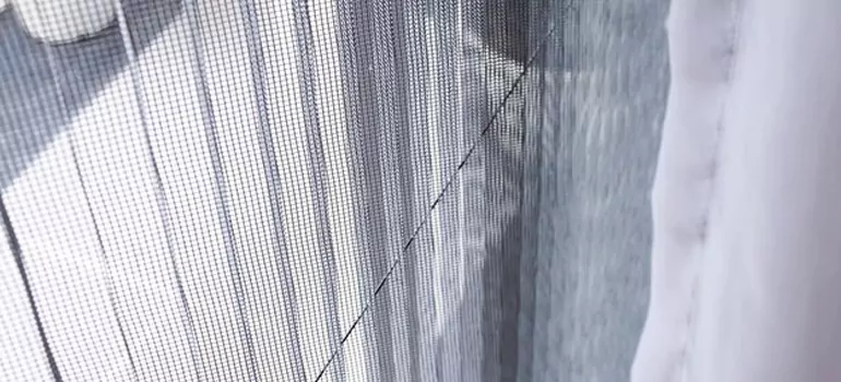 Fixing Screen Window Mesh in Saint-etienne-des-Gres, Quebec