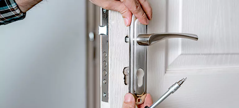 Front Door Knob Repair in Pointe-du-Lac, QC