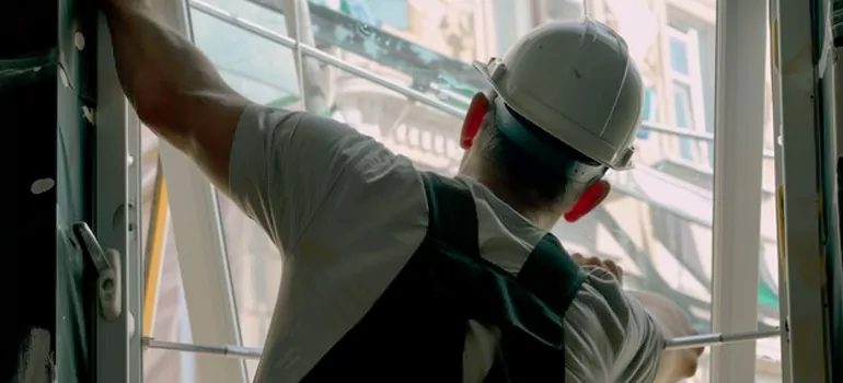 Install Exterior Storm Windows in Saint-Thomas, QC