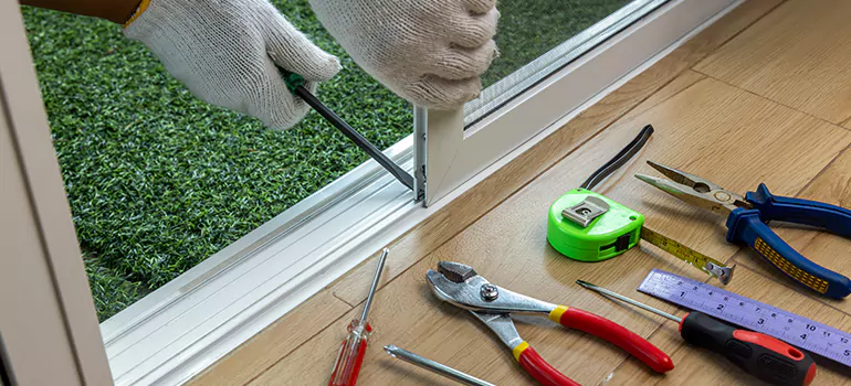 Window Hinge Repair in Saint-etienne-des-Gres, Quebec